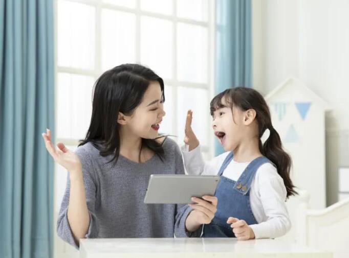 语言发育迟缓和自闭症如何区分？